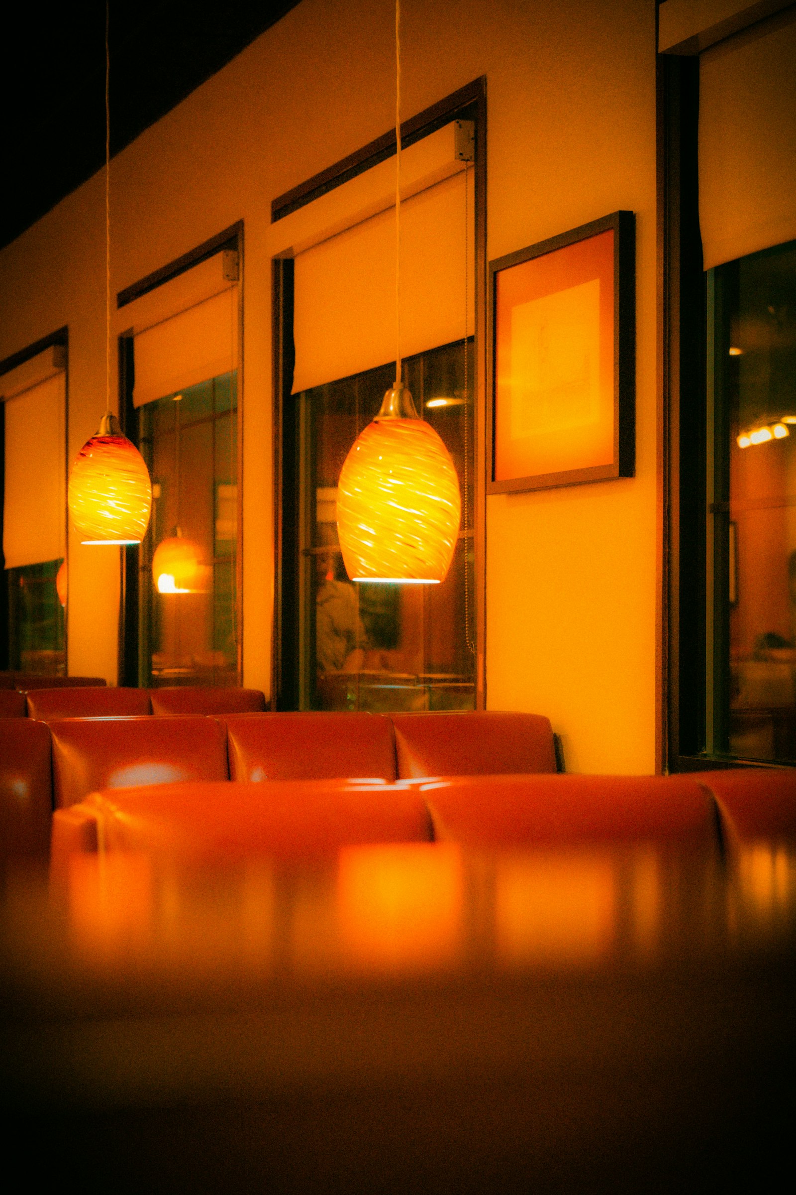 Interno caldo di ristorante, immagine stock illustrativa.